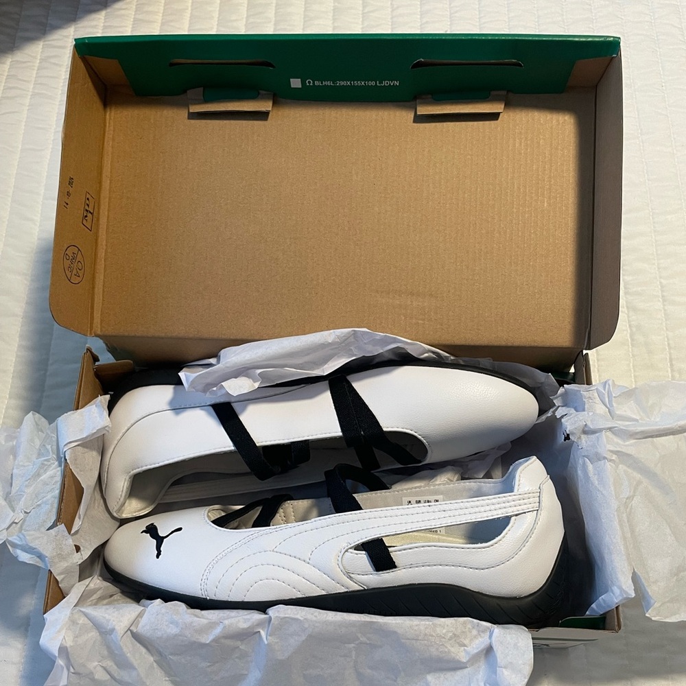 Brand new size 9 white and black puma speedcats